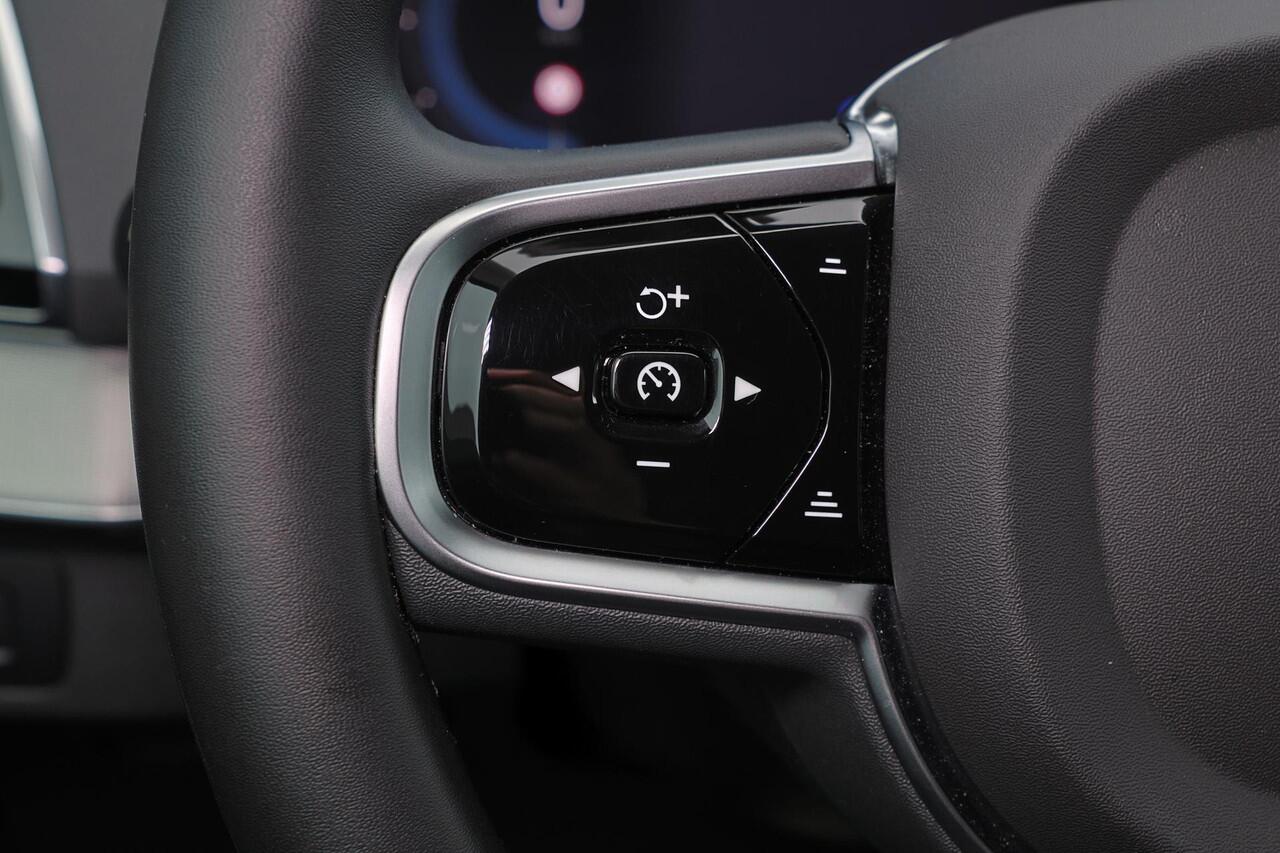 Volvo XC90 T8 Recharge AWD Core Bright - LONG RANGE - IntelliSafe Assist & Surround - Harman/Kardon audio - Adaptieve LED koplampen - Parkeercamera achter - Verwarmde voorstoelen, stuur & achterbank - Parkeersensoren voor & achter - Draadloze tel. lader - Extra geti