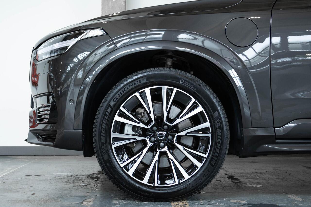 Volvo XC90 T8 Recharge AWD Ultimate Dark | Wegklapbare trekhaak | 360 Graden Camera | Getint Glas Achter | Luchtvering | Adaptieve Cruise Control | Verwarmbare Voorstoelen | Dodehoekdetectie Met Correctie | Panorama Dak | Rijstrooksensor Met Correctie | Navigatiesys