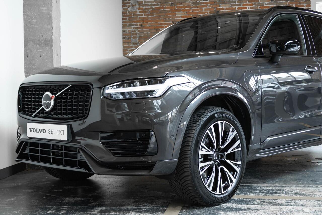 Volvo XC90 T8 Recharge AWD Ultimate Dark | Wegklapbare trekhaak | 360 Graden Camera | Getint Glas Achter | Luchtvering | Adaptieve Cruise Control | Verwarmbare Voorstoelen | Dodehoekdetectie Met Correctie | Panorama Dak | Rijstrooksensor Met Correctie | Navigatiesys