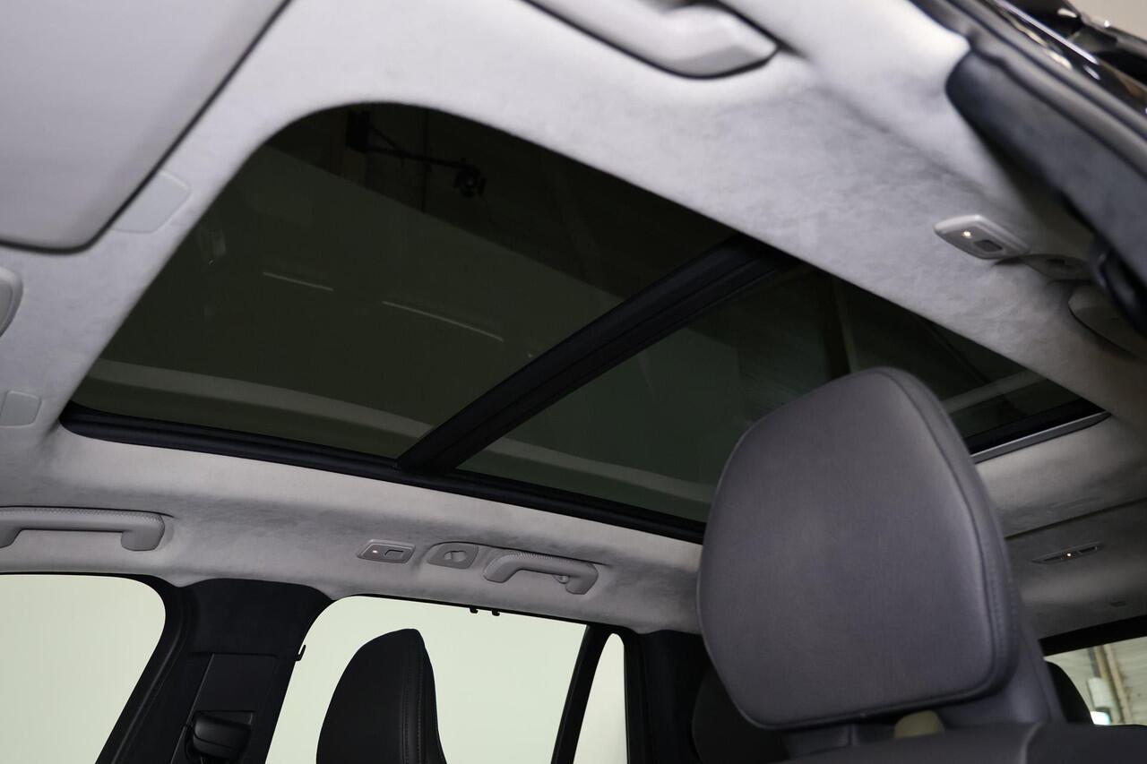 Volvo XC90 T8 Recharge AWD Ultra Bright - Panorama/schuifdak - IntelliSafe Assist & Surround - Harman/Kardon audio - Adaptieve LED koplampen - Parkeercamera achter - Verwarmde voorstoelen, stuur & achterbank - Parkeersensoren voor & achter - Elektr. bedienb. voorsto