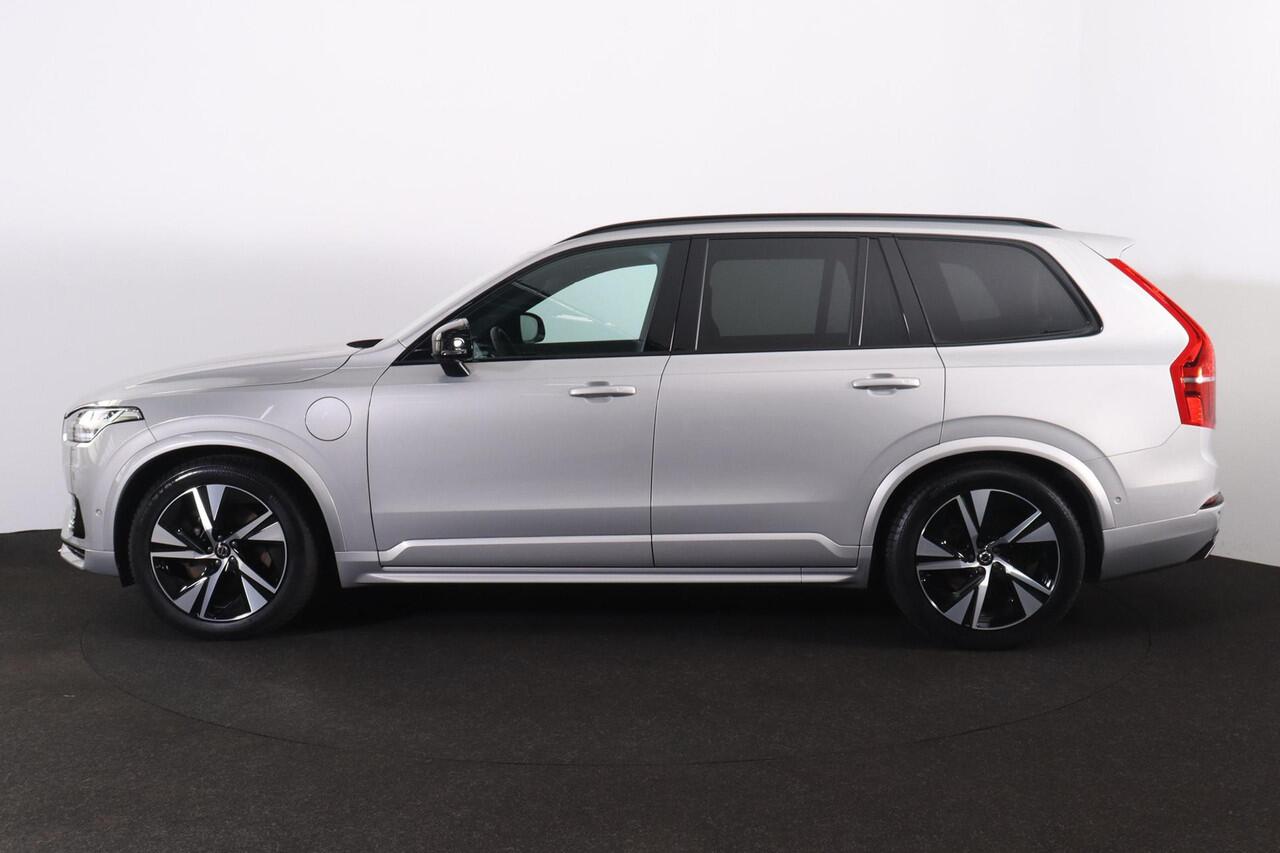 Volvo XC90 T8 Recharge AWD Plus Dark - Luchtvering - Panorama/schuifdak - IntelliSafe Assist & Surround - 360º Camera - Harman/Kardon audio - Adaptieve LED koplampen - Verwarmde voorstoelen, stuur & achterbank - Parkeersensoren voor & achter - Elektr. bedienb. voors