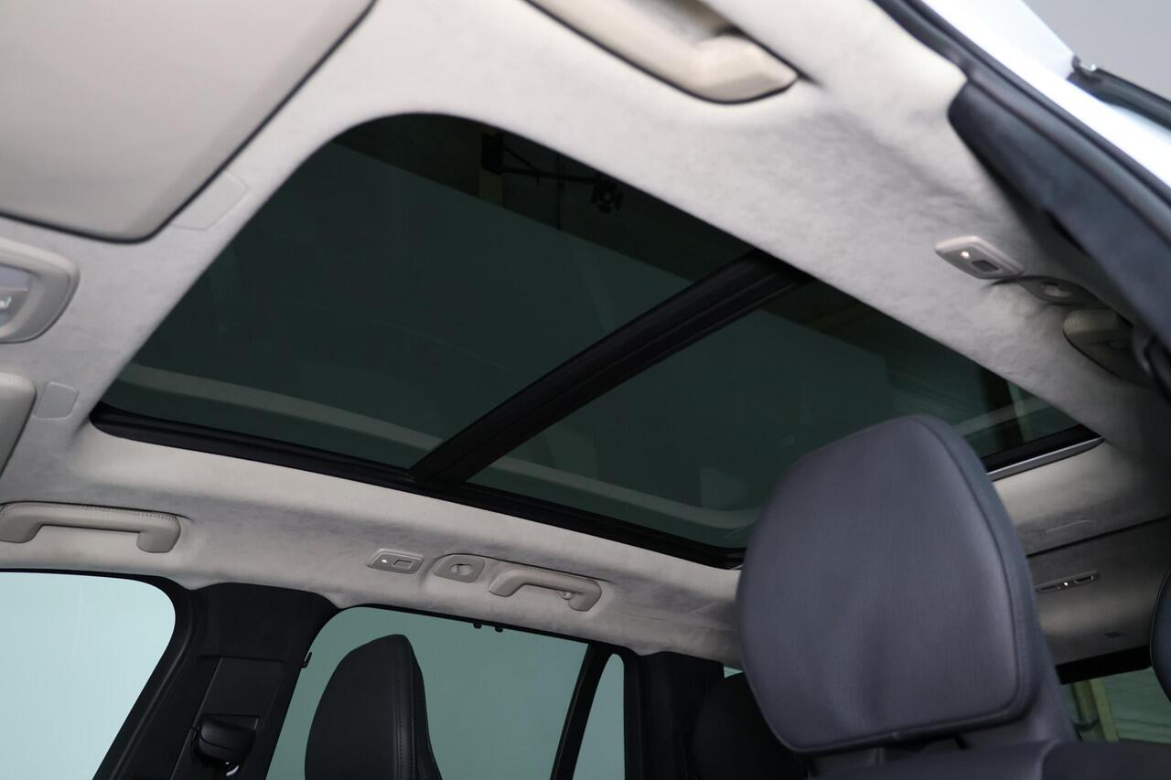 Volvo XC90 T8 Recharge AWD Ultimate Bright - Panorama/schuifdak - IntelliSafe Assist & Surround - Parkeercamera achter - Verwarmde voorstoelen, stuur & achterbank - Parkeersensoren voor & achter - Elektr. bedienb. voorstoelen met geheugen - Draadloze tel. lader - 20