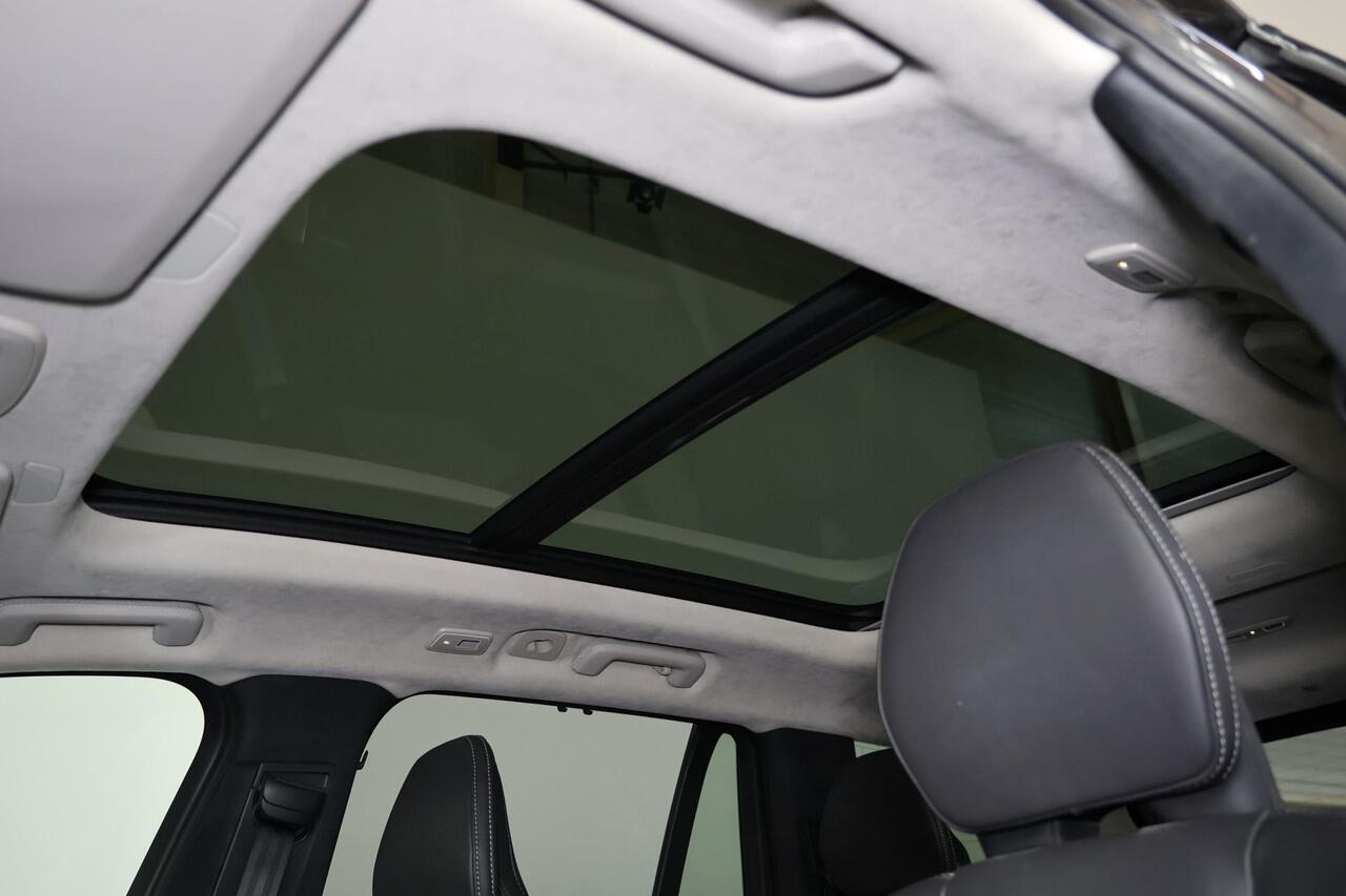 Volvo XC90 T8 Recharge AWD Ultimate Dark - Panorama/schuifdak - IntelliSafe Assist & Surround - 360º Camera - Bowers & Wilkins audio - Adaptieve LED koplampen - Verwarmde voorstoelen, stuur & achterbank - Parkeersensoren voor & achter - Elektr. bedienb. voorstoelen 