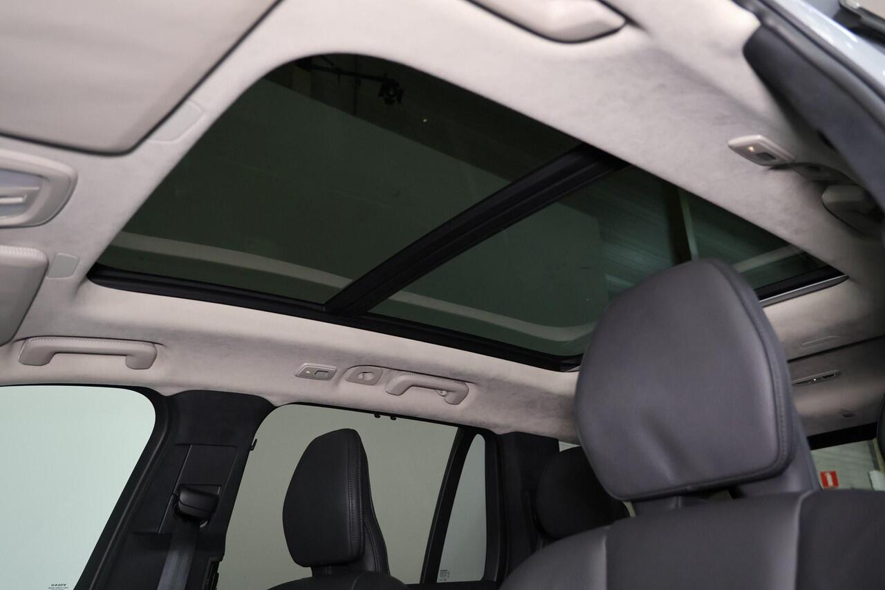 Volvo XC90 T8 Recharge AWD Ultra Bright - Panorama/schuifdak - IntelliSafe Assist & Surround - 360º Camera - Harman/Kardon audio - Adaptieve LED koplampen - Verwarmde voorstoelen, stuur & achterbank - Parkeersensoren voor & achter - Elektr. bedienb. voorstoelen met 
