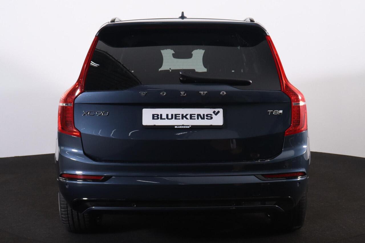 Volvo XC90 T8 Recharge AWD Plus Dark - IntelliSafe Assist & Surround - Adaptieve LED koplampen - Parkeercamera achter - Verwarmde voorstoelen, stuur & achterbank - Parkeersensoren voor & achter - Elektr. bedienb. voorstoelen met geheugen - Draadloze tel. lader - Ext