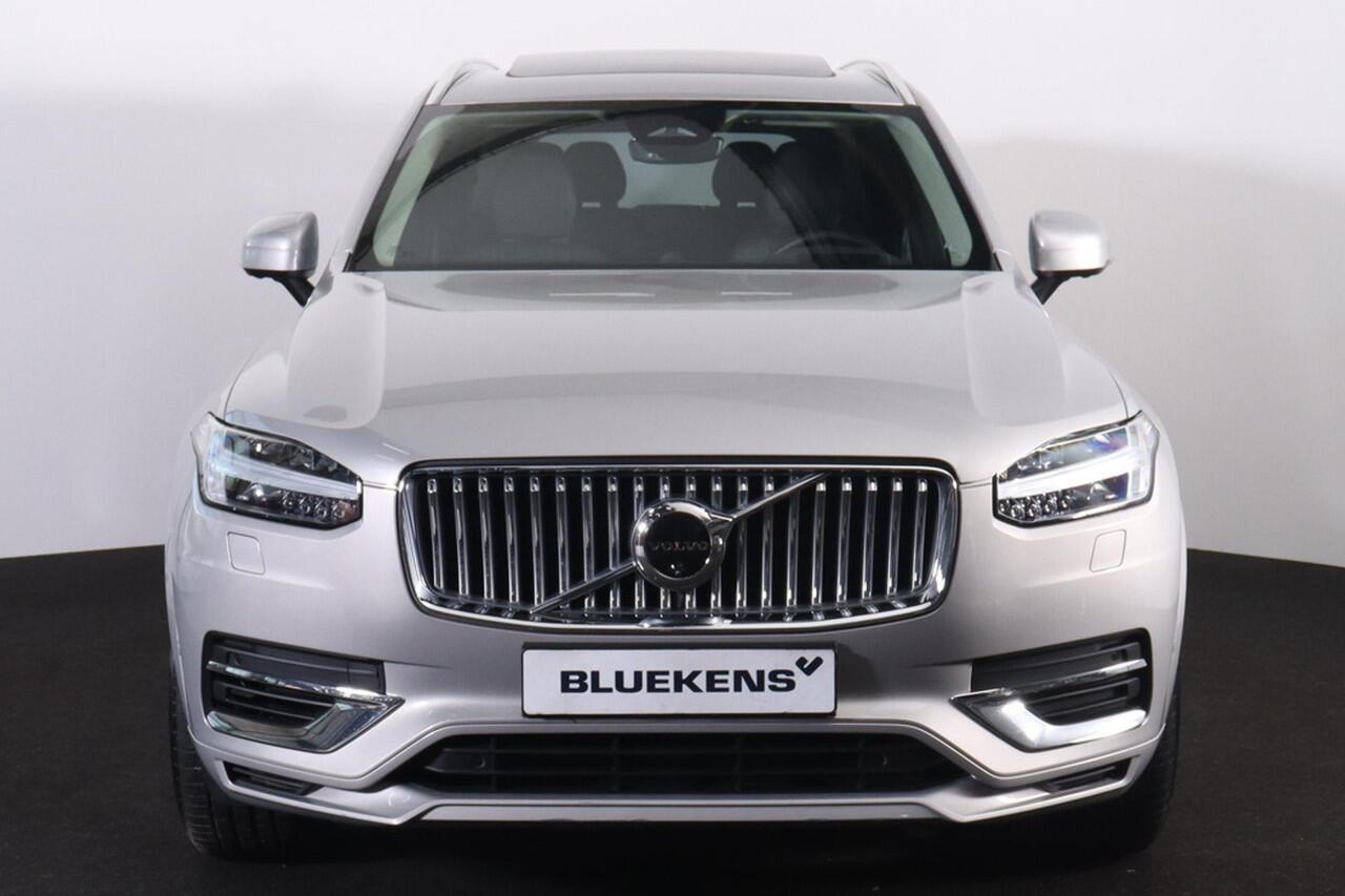 Volvo XC90 T8 Recharge AWD Ultimate Bright - Luchtvering - Panorama/schuifdak - IntelliSafe Assist & Surround - 360º Camera - Bowers & Wilkins audio - Adaptieve LED koplampen - Verwarmde voorstoelen, stuur & achterbank - Parkeersensoren voor & achter - Elektr. bedie