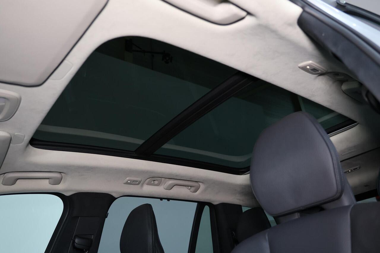 Volvo XC90 T8 Recharge AWD Ultimate Bright - Luchtvering - Panorama/schuifdak - IntelliSafe Assist & Surround - 360º Camera - Bowers & Wilkins audio - Adaptieve LED koplampen - Verwarmde voorstoelen, stuur & achterbank - Parkeersensoren voor & achter - Elektr. bedie