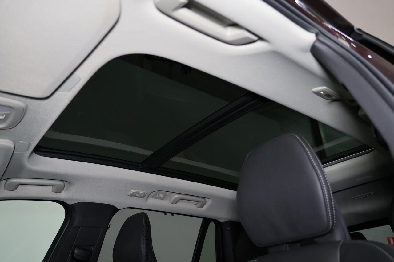 Volvo XC90 T8 Recharge AWD Ultra Dark - Luchtvering - Panorama/schuifdak - IntelliSafe Assist & Surround - 360º Camera - Bowers & Wilkins audio - Verwarmde voorstoelen, stuur & achterbank - Parkeersensoren voor & achter - Elektr. bedienb. voorstoelen met geheugen - 