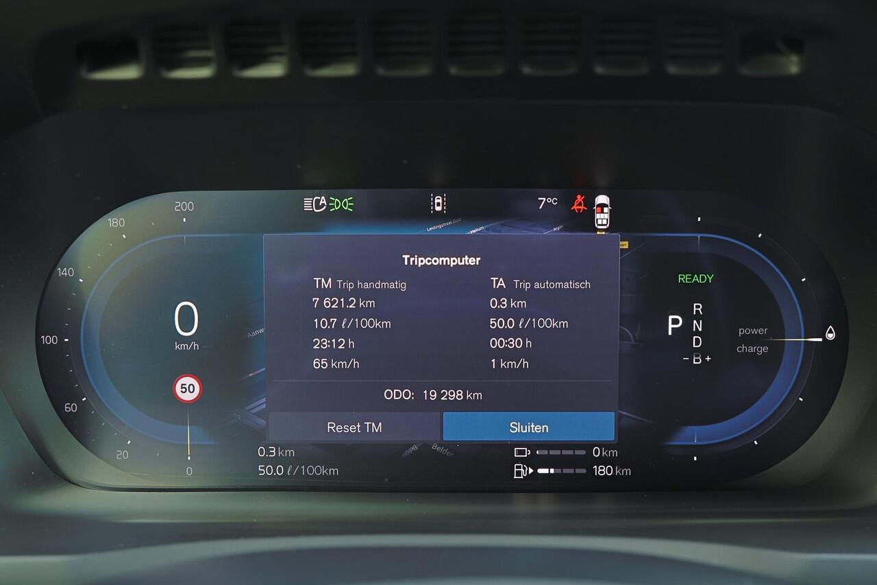 Volvo XC90 T8 Recharge AWD Plus Bright - Luchtvering - Panorama/schuifdak - IntelliSafe Assist & Surround - 360º Camera - Bowers & Wilkins audio - Adaptieve LED koplampen - Verwarmde voorstoelen, stuur & achterbank - Parkeersensoren voor & achter - Elektr. bedienb. 