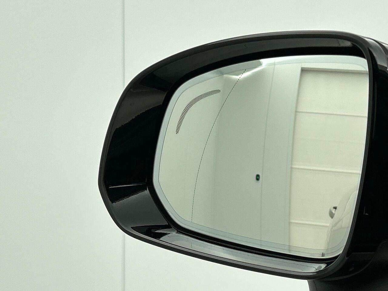 Volvo XC90 T8 Recharge AWD Ultimate Dark - Luchtvering - Panorama/schuifdak - IntelliSafe Assist & Surround - 360º Camera - Bowers & Wilkins audio - Adaptieve LED koplampen - Verwarmde voorstoelen, stuur & achterbank - Parkeersensoren voor & achter - Elektr. bedienb