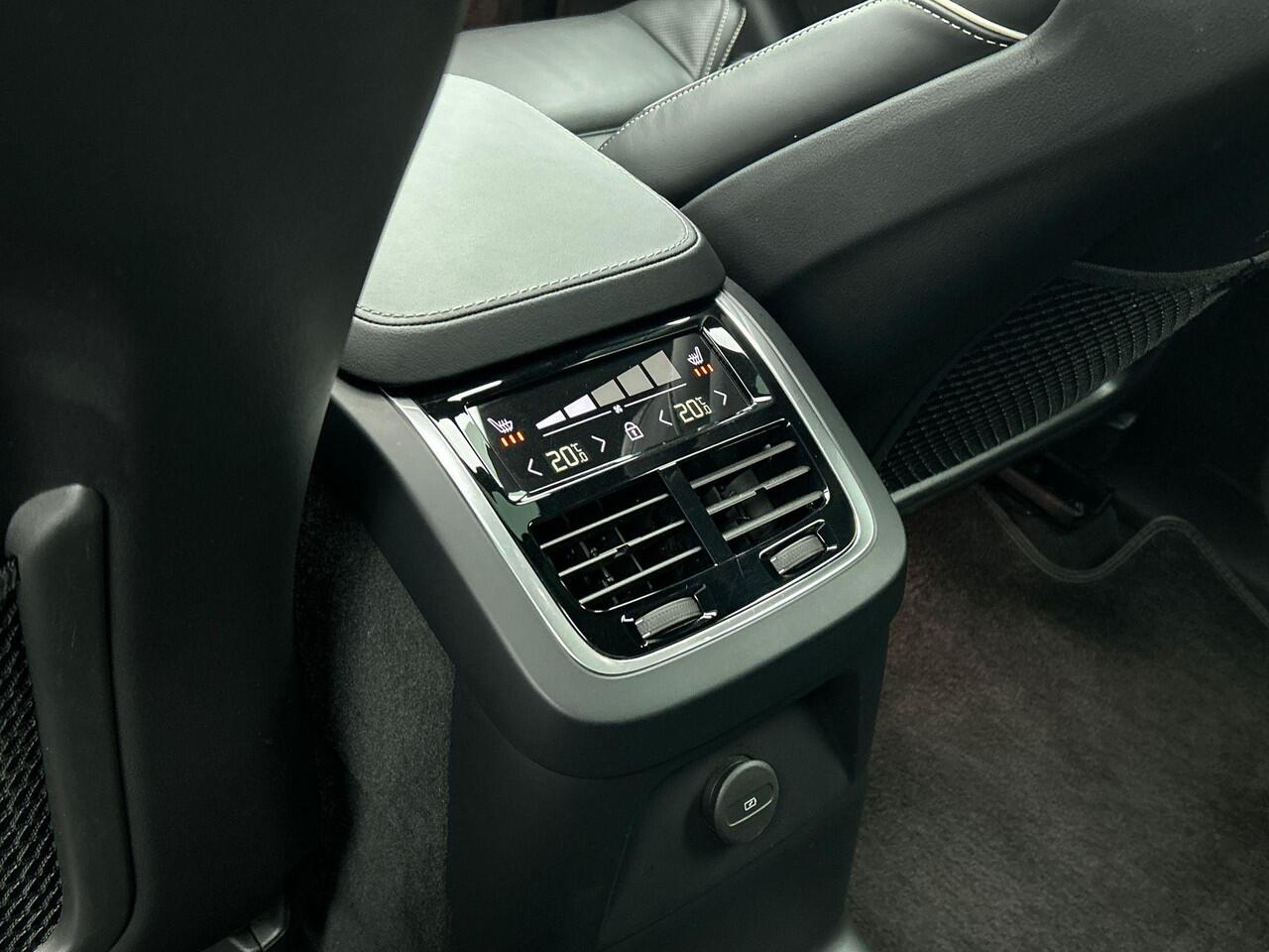 Volvo XC90 T8 Recharge AWD Ultimate Dark - Luchtvering - Panorama/schuifdak - IntelliSafe Assist & Surround - 360º Camera - Bowers & Wilkins audio - Adaptieve LED koplampen - Verwarmde voorstoelen, stuur & achterbank - Parkeersensoren voor & achter - Elektr. bedienb