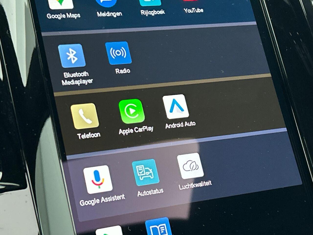 Volvo XC90 T8 Recharge AWD Ultimate Dark - Luchtvering - Panorama/schuifdak - IntelliSafe Assist & Surround - 360º Camera - Bowers & Wilkins audio - Adaptieve LED koplampen - Verwarmde voorstoelen, stuur & achterbank - Parkeersensoren voor & achter - Elektr. bedienb