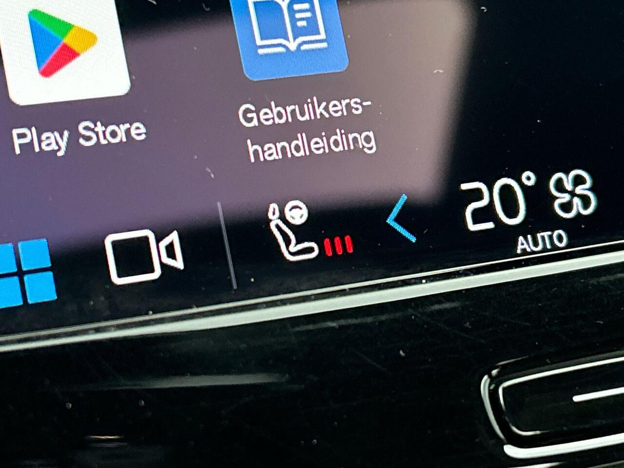 Volvo XC90 T8 Recharge AWD Ultimate Dark - Luchtvering - Panorama/schuifdak - IntelliSafe Assist & Surround - 360º Camera - Bowers & Wilkins audio - Adaptieve LED koplampen - Verwarmde voorstoelen, stuur & achterbank - Parkeersensoren voor & achter - Elektr. bedienb