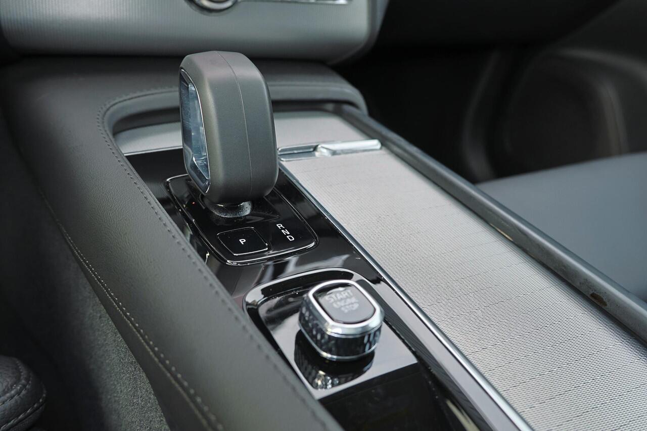 Volvo XC90 T8 Recharge AWD Plus Bright - Panorama/schuifdak - IntelliSafe Assist & Surround - 360º Camera - Harman/Kardon audio - Adaptieve LED koplampen - Verwarmde voorstoelen, stuur & achterbank - Parkeersensoren voor & achter - Elektr. bedienb. voorstoelen met g