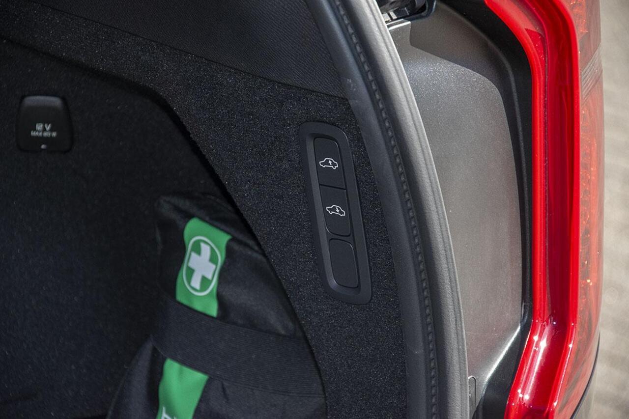 Volvo XC90 2.0 T8 PLUG-IN HYBRID AWD ULTRA DARK