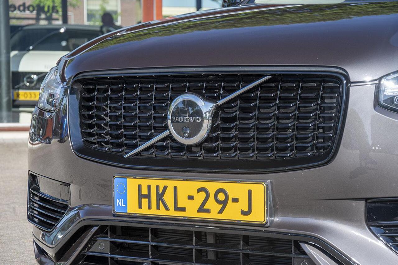 Volvo XC90 2.0 T8 PLUG-IN HYBRID AWD ULTRA DARK