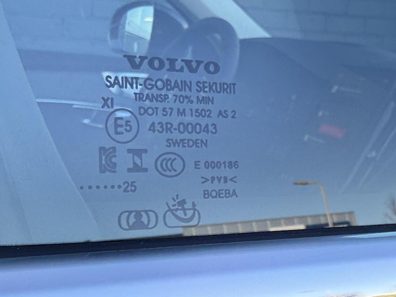 Volvo XC90 2.0 T8 Plug-in hybrid AWD Ultra Bright | Luchtvering | Bowers & Wilkins | 22'' | Gelaagd glas | Massage | Stoel koeling + verwarming | Panorama Schuifdak |