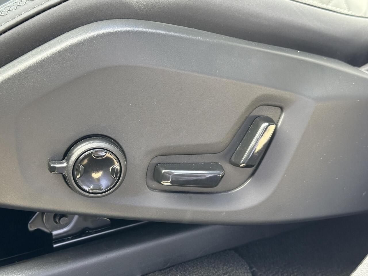 Volvo XC90 2.0 T8 Recharge AWD Ultra Dark / Pano. dak / 455 PK / Harman/Kardon / 360 camera / Verwarmde stoelen /