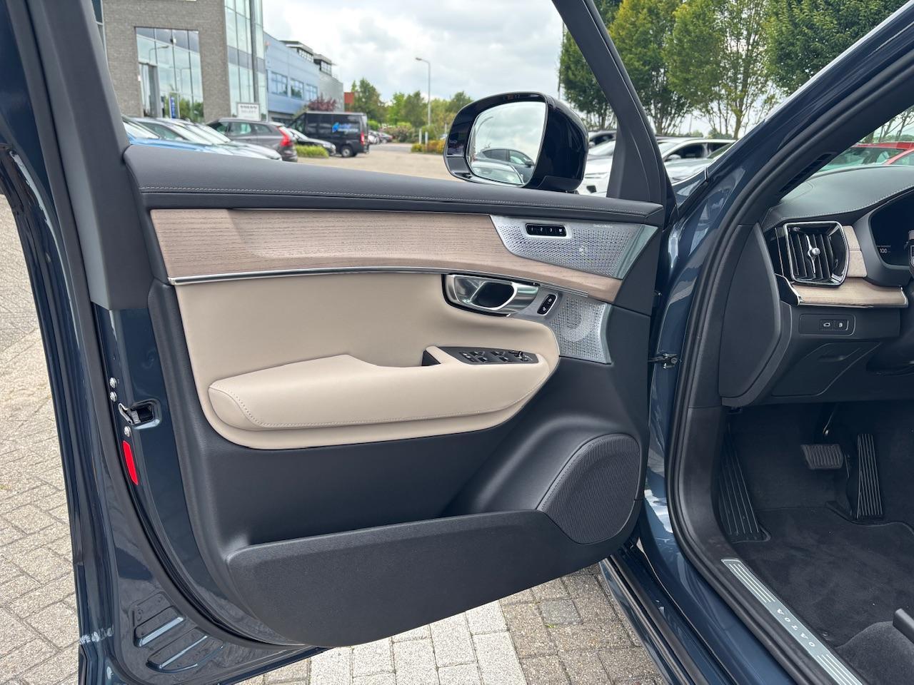 Volvo XC90 T8 Ultra Dark Luchtvering | Stoelmassage | 22 Inch | Bowers & Wilkins | 360 Camera |