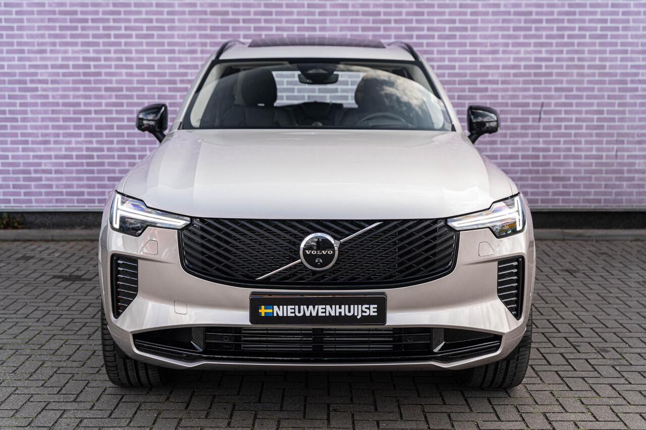 Volvo XC90 2.0 T8 Plug-in hybrid AWD Ultra Dark | Luchtvering | Massagestoelen | Stoelventilatie | Trekhaak | Bowers & Wilkins audio | Schuif-/Kanteldak |Stoelverwarming | 360 Camera | Head-up Display | Lederen Bekleding | 7-Zits | Google | Longe Range |