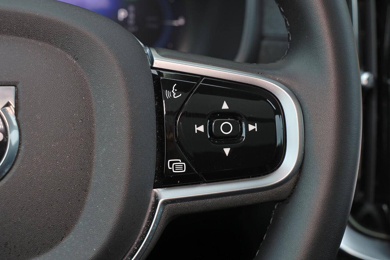 Volvo XC90 T8 Recharge AWD Ultra Dark - Luchtvering - Panorama/schuifdak - IntelliSafe Assist & Surround - 360º Camera - Verwarmde voorstoelen, stuur & achterbank - Parkeersensoren voor & achter - Elektr. bedienb. voorstoelen met geheugen - Head up display - Draadlo