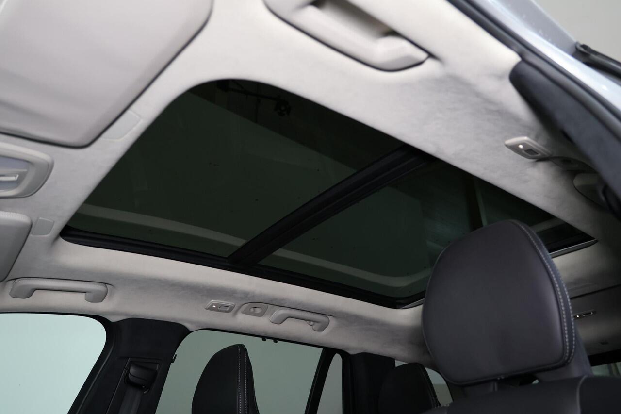 Volvo XC90 T8 Recharge AWD Ultra Dark - Luchtvering - Panorama/schuifdak - IntelliSafe Assist & Surround - 360º Camera - Verwarmde voorstoelen, stuur & achterbank - Parkeersensoren voor & achter - Elektr. bedienb. voorstoelen met geheugen - Head up display - Draadlo