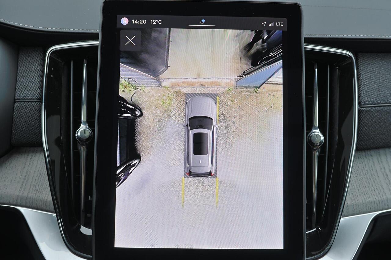 Volvo XC90 T8 Recharge AWD Ultra Dark - Luchtvering - Panorama/schuifdak - IntelliSafe Assist & Surround - 360º Camera - Verwarmde voorstoelen, stuur & achterbank - Parkeersensoren voor & achter - Elektr. bedienb. voorstoelen met geheugen - Head up display - Draadlo
