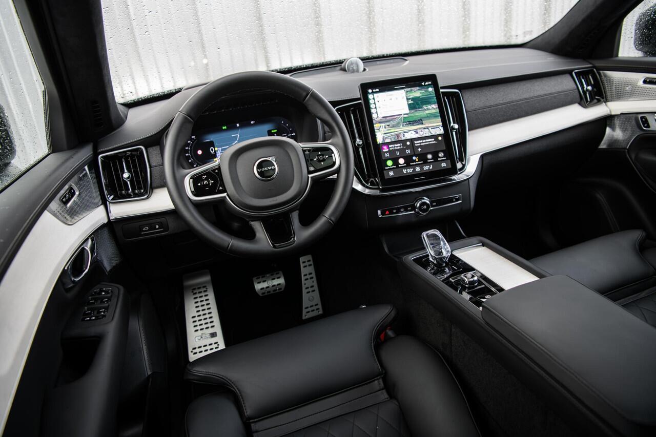 Volvo XC90 2.0 T8 Plug-in hybrid AWD Ultra Dark | Facelift | Black Edition | Selected Level | Heico | Bowers & Wilkins | Gelamineerd Glas | Luchtvering | 22" Velgen |