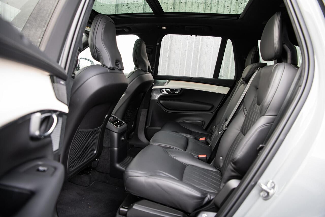 Volvo XC90 2.0 T8 Plug-in hybrid AWD Ultra Dark | Facelift | Black Edition | Selected Level | Heico | Bowers & Wilkins | Gelamineerd Glas | Luchtvering | 22" Velgen |