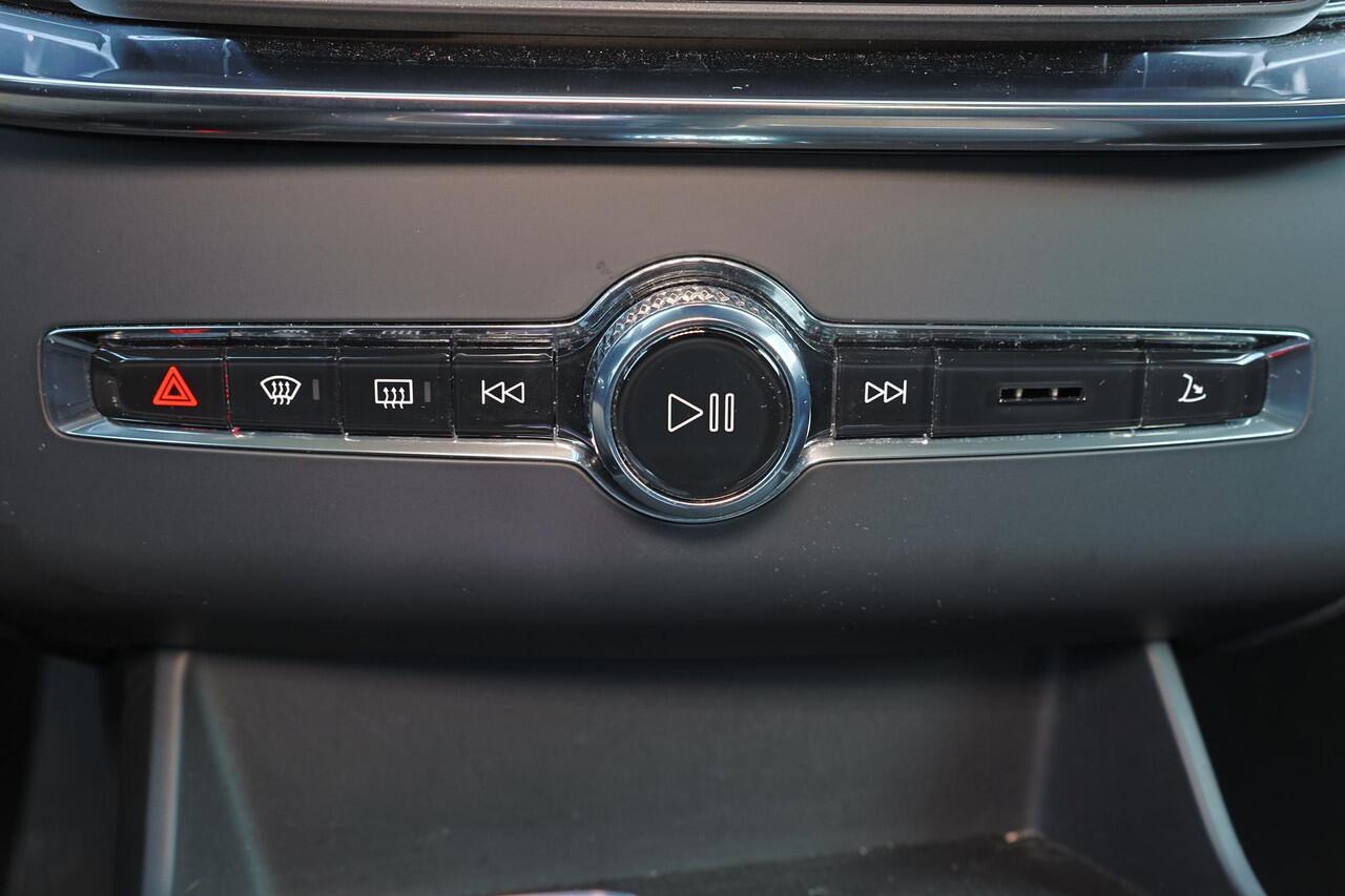 Volvo XC90 T8 Recharge AWD Plus Bright - Panorama/schuifdak - IntelliSafe Assist & Surround - 360º Camera - Harman/Kardon audio - Verwarmde voorstoelen, stuur & achterbank - Parkeersensoren voor & achter - Elektr. bedienb. voorstoelen met geheugen - Draadloze tel. l