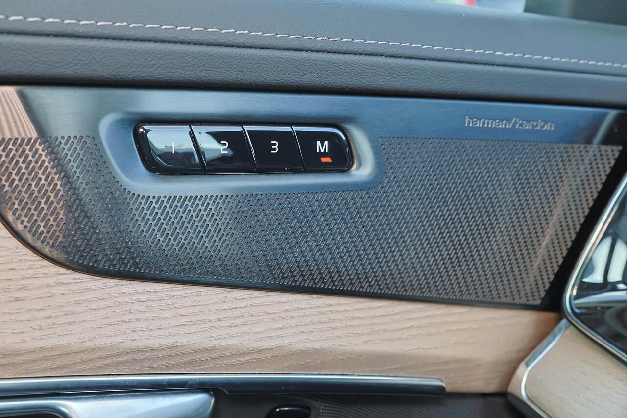 Volvo XC90 T8 Recharge AWD Plus Bright - Panorama/schuifdak - IntelliSafe Assist & Surround - 360º Camera - Harman/Kardon audio - Verwarmde voorstoelen, stuur & achterbank - Parkeersensoren voor & achter - Elektr. bedienb. voorstoelen met geheugen - Draadloze tel. l