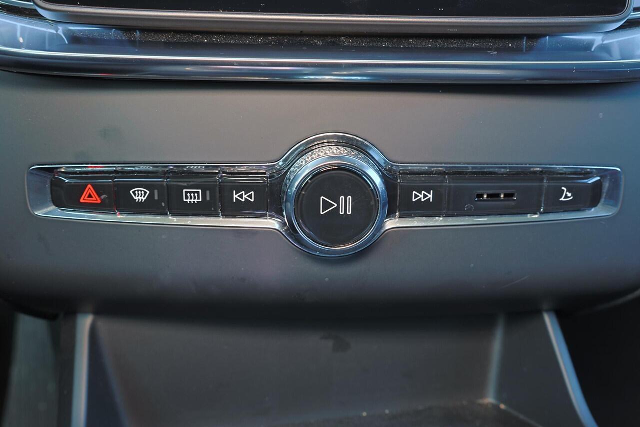 Volvo XC90 T8 Recharge AWD Plus Bright - Panorama/schuifdak - IntelliSafe Assist & Surround - 360º Camera - Harman/Kardon audio - Adaptieve LED koplampen - Verwarmde voorstoelen, stuur & achterbank - Parkeersensoren voor & achter - Elektr. bedienb. voorstoelen met g