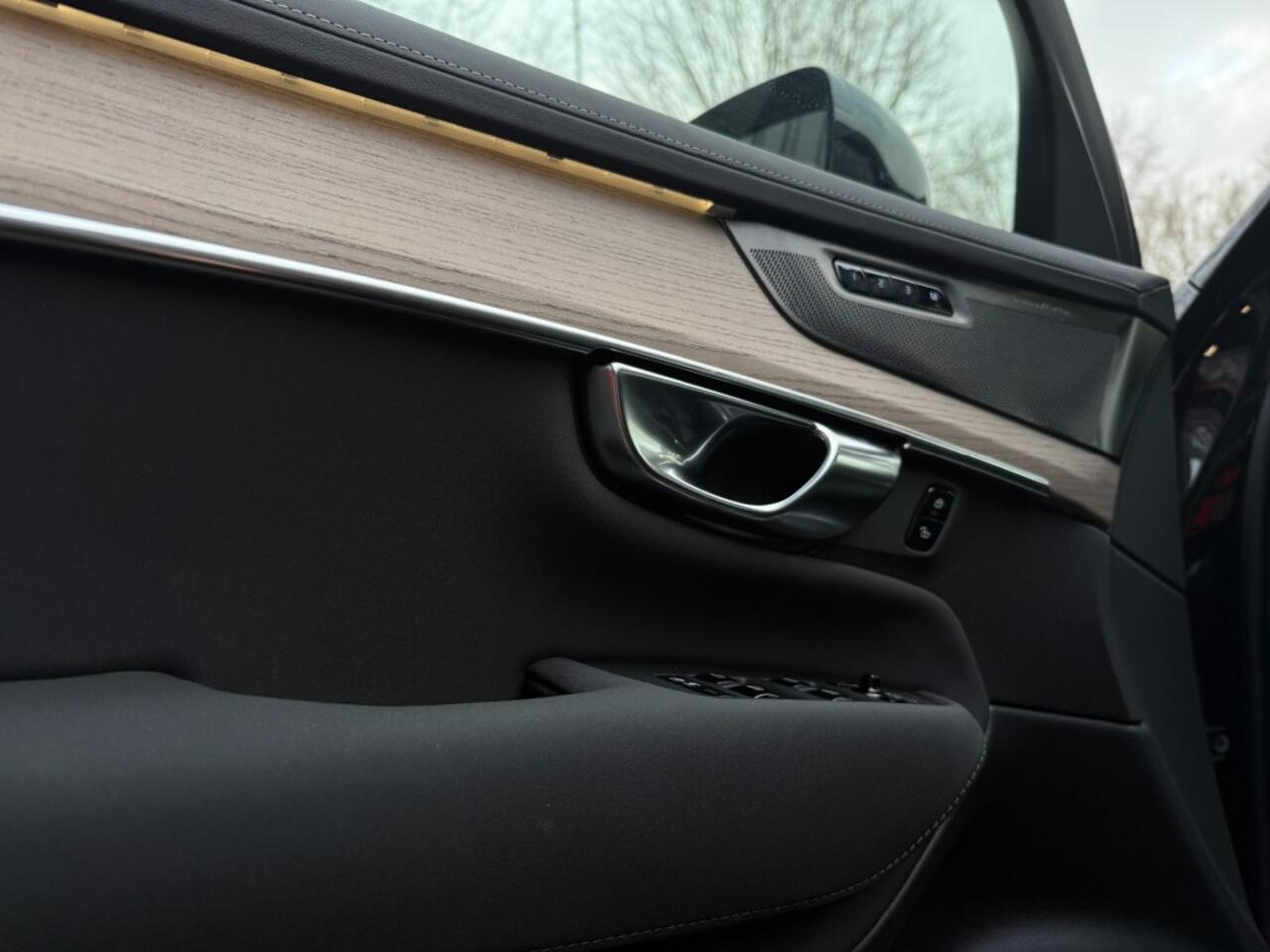 Volvo XC90 T8 Hybride Plus Dark 21 inch 7 Zits All Black 455pk 360 camera