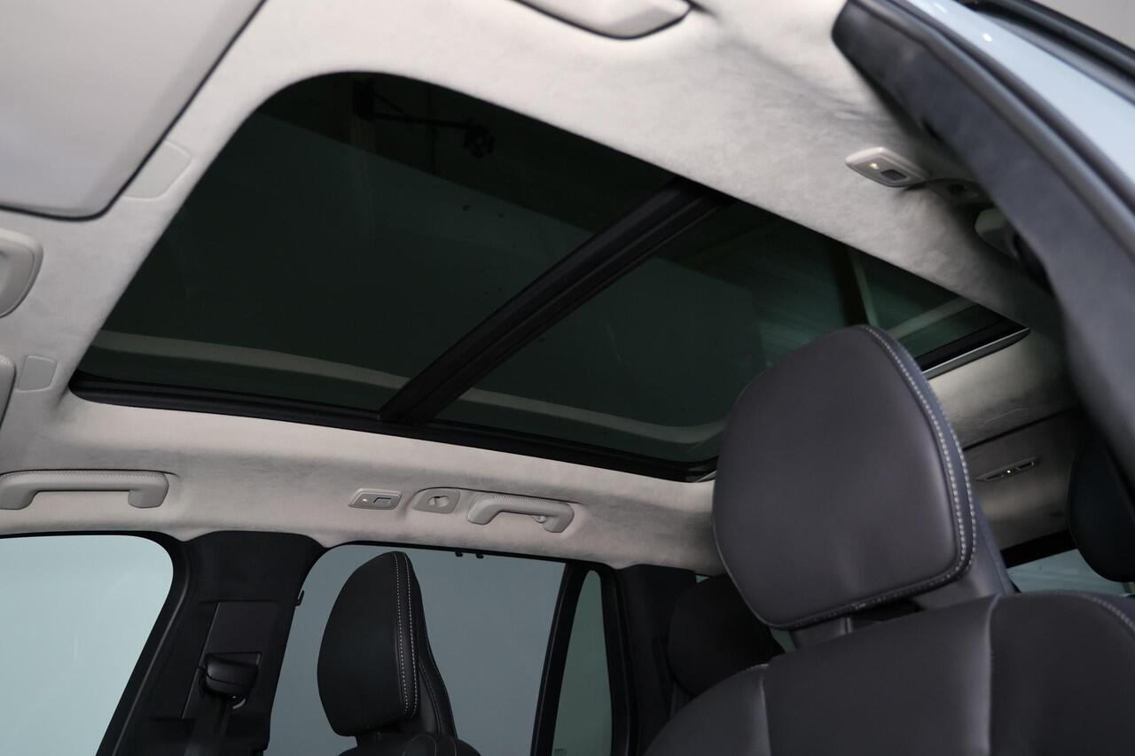 Volvo XC90 T8 Recharge AWD Ultra Dark - Luchtvering - Panorama/schuifdak - IntelliSafe Assist & Surround - 360º Camera - Bowers & Wilkins audio - Adaptieve LED koplampen - Verwarmde voorstoelen, stuur & achterbank - Parkeersensoren voor & achter - Elektr. bedienb. v