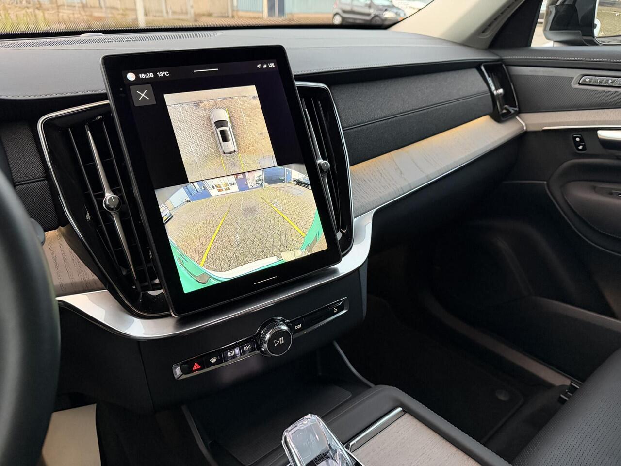 Volvo XC90 2.0 T8 Plug-in hybrid AWD Plus Dark Luchtvering l Trekhaak l Pano