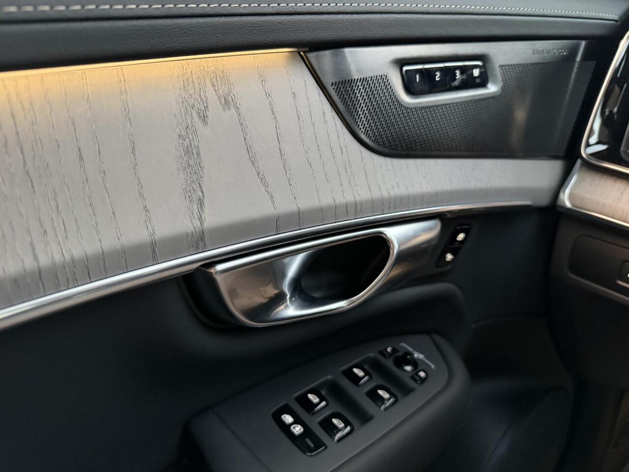 Volvo XC90 2.0 T8 Plug-in hybrid AWD Plus Dark Luchtvering l Trekhaak l Pano