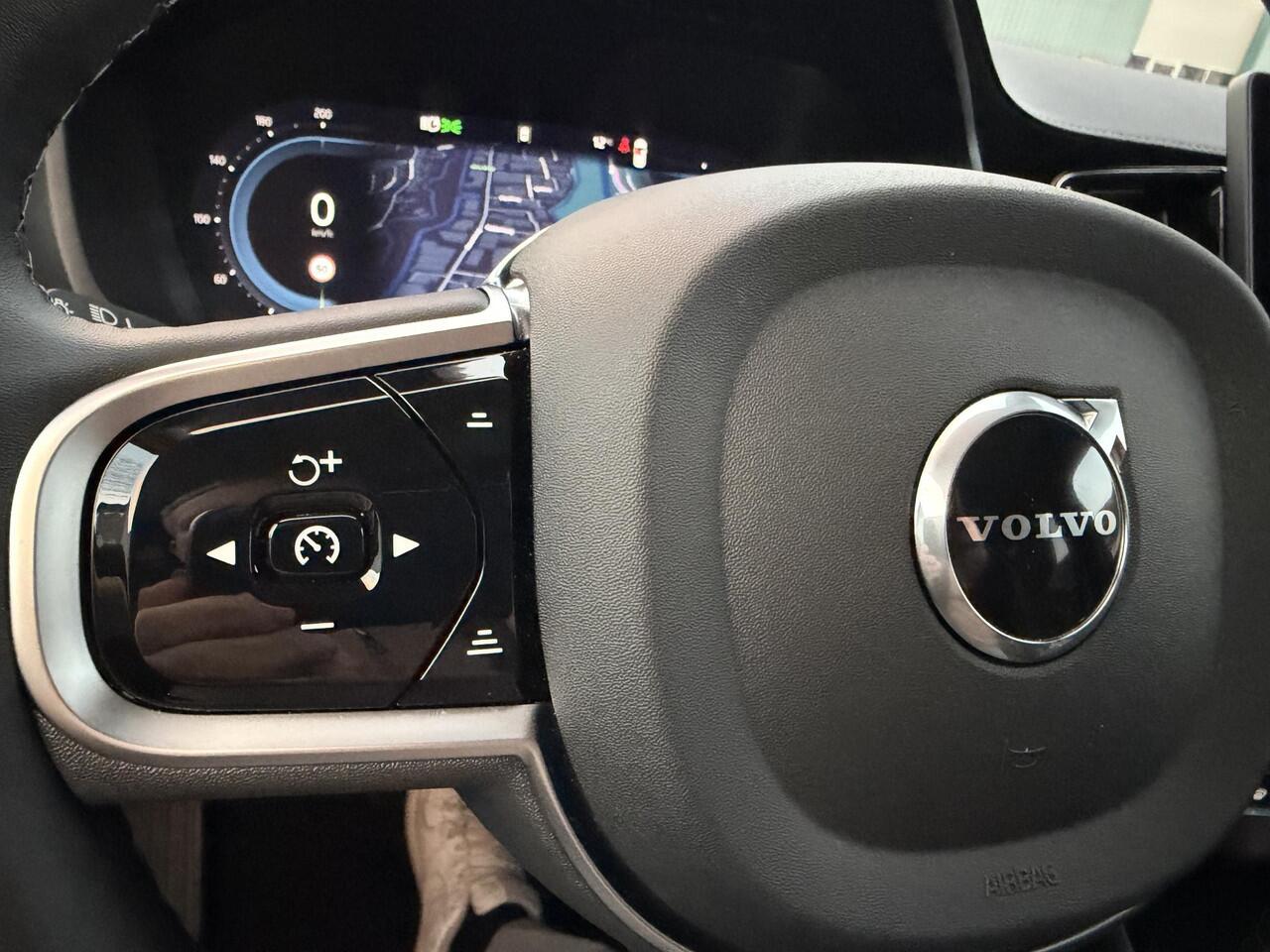 Volvo XC90 2.0 T8 Plug-in hybrid AWD Plus Dark Luchtvering l Trekhaak l Pano