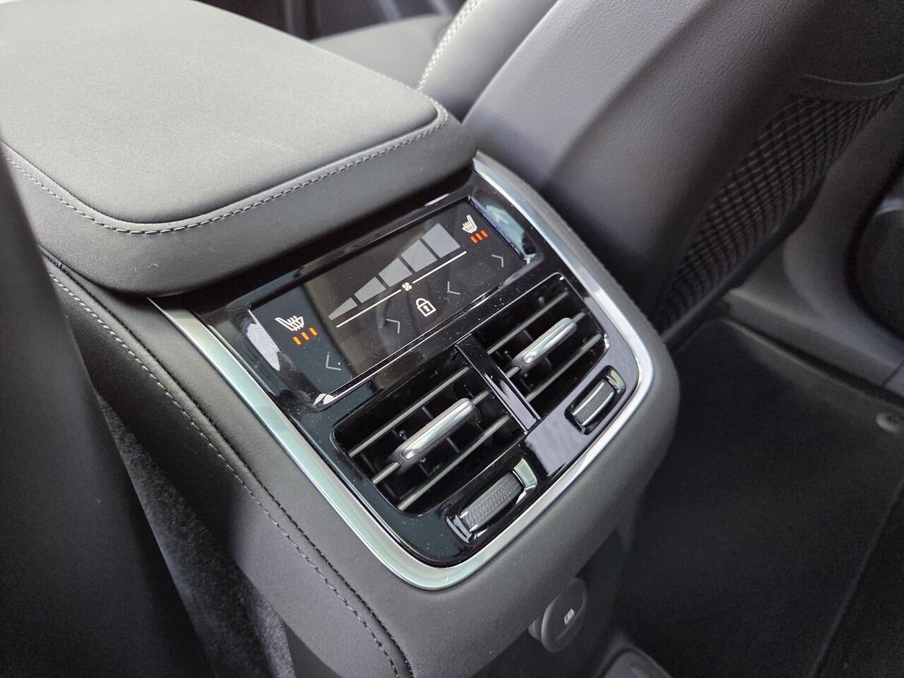 Volvo XC90 T8 Plug-in hybrid AWD Ultra Bright | Trekhaak | Nappa leder met massage | Actieve luchtvering | Bowers & Wilkins | 22" 7-Dubbel Spaaks | Extra getint glas