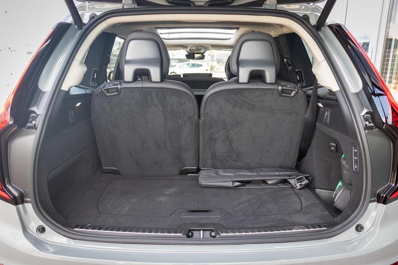 Volvo XC90 T8 Plug-in hybrid AWD Ultra Dark | Bowers & Wilkins Premium Audio | Luchtvering | 360 Camera | Head-Up | Massage + ventilatie | Extra Getint Glas | Trekhaak inklapbaar |