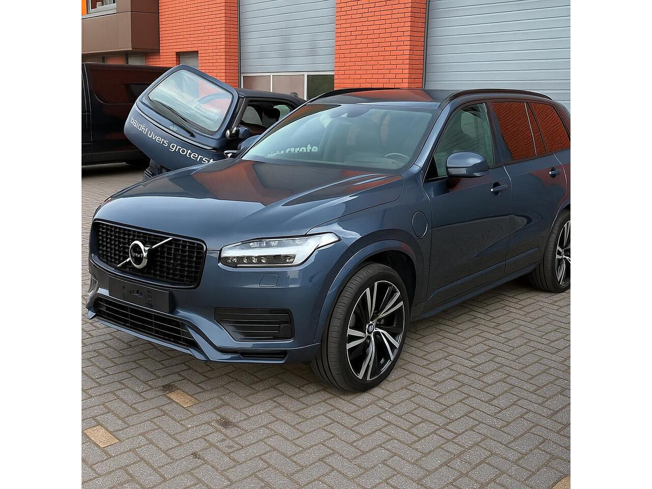 Volvo XC90 2.0 T8 Plug-in hybrid AWD Plus Dark Facelift . Nu met ¤ 24.075 korting