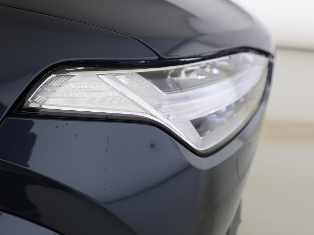 Volvo XC90 2.0 T8 Plug-in hybrid AWD Plus Dark Facelift . Nu met ¤ 24.075 korting