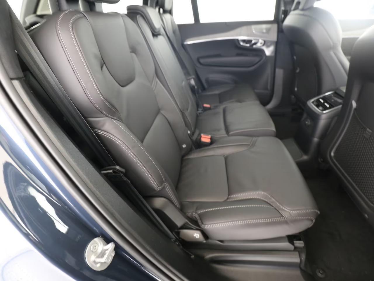 Volvo XC90 2.0 T8 Plug-in hybrid AWD Plus Dark Facelift . Nu met ¤ 24.075 korting