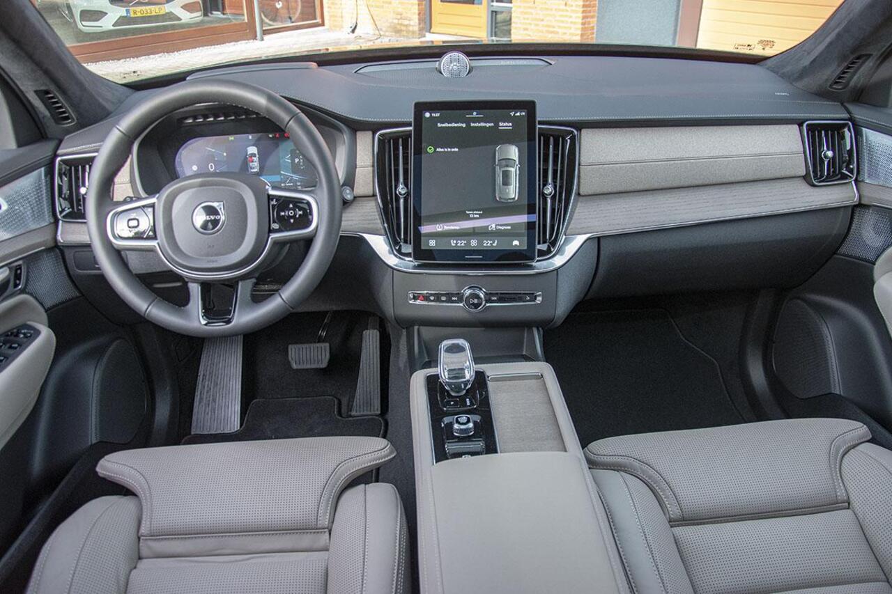 Volvo XC90 2.0 T8 PLUG-IN HYBRID AWD ULTRA DARK LUCHTVERING