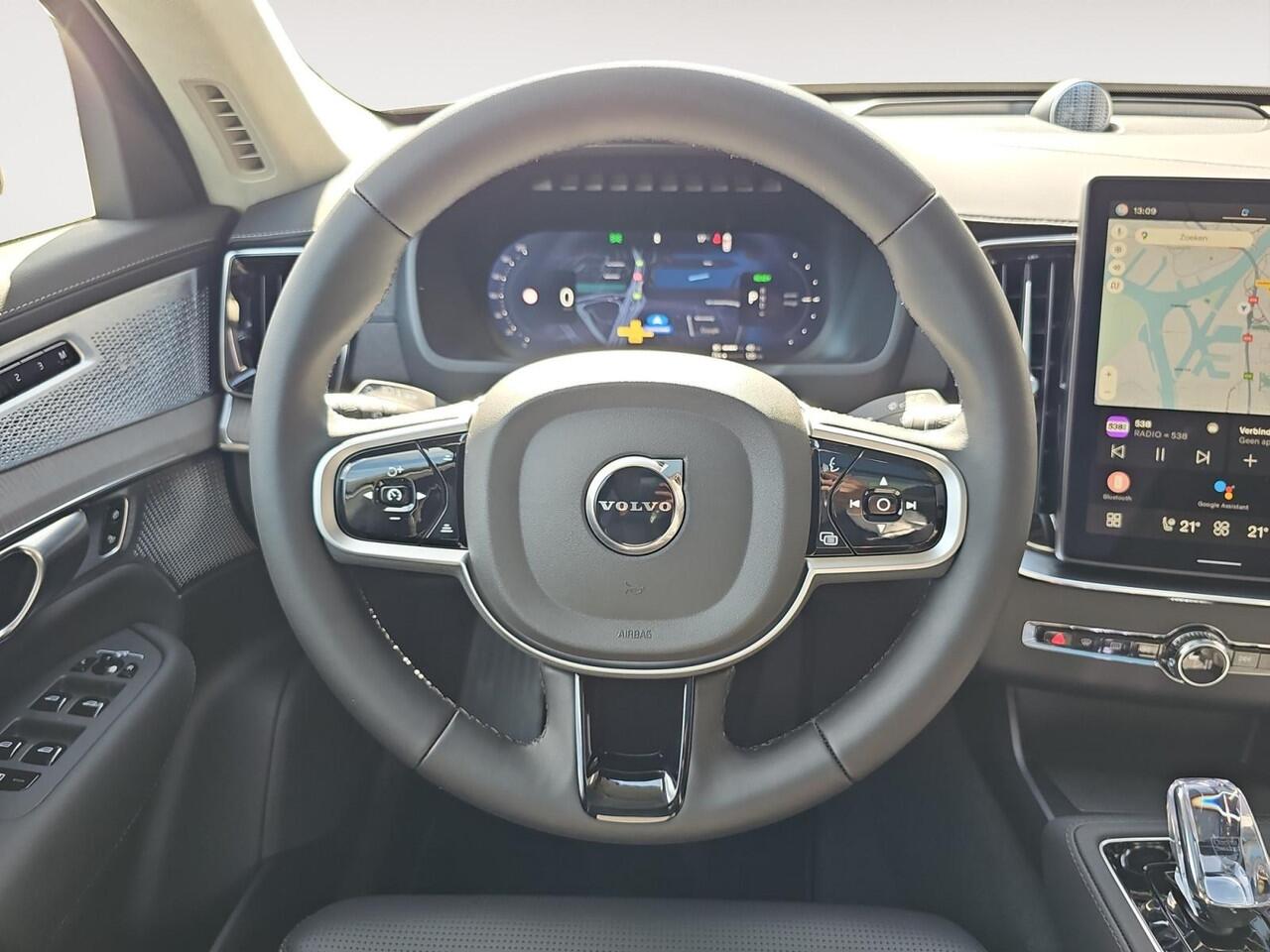 Volvo XC90 2.0 T8 Plug-in hybrid AWD Ultra Dark | Luchtvering | Bowers & Wilkins Audio | Extra getint glas | Massagefunctie |