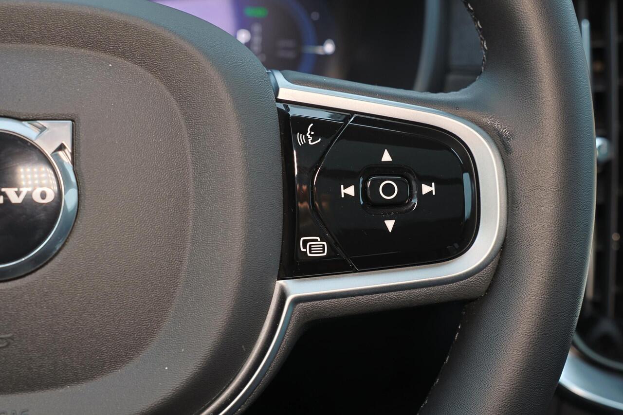 Volvo XC90 T8 Recharge AWD Ultra Dark - Luchtvering - Panorama/schuifdak - IntelliSafe Assist & Surround - 360º Camera - Bowers & Wilkins audio - Adaptieve LED koplampen - Verwarmde voorstoelen, stuur & achterbank - Parkeersensoren voor & achter - Elektr. bedienb. v