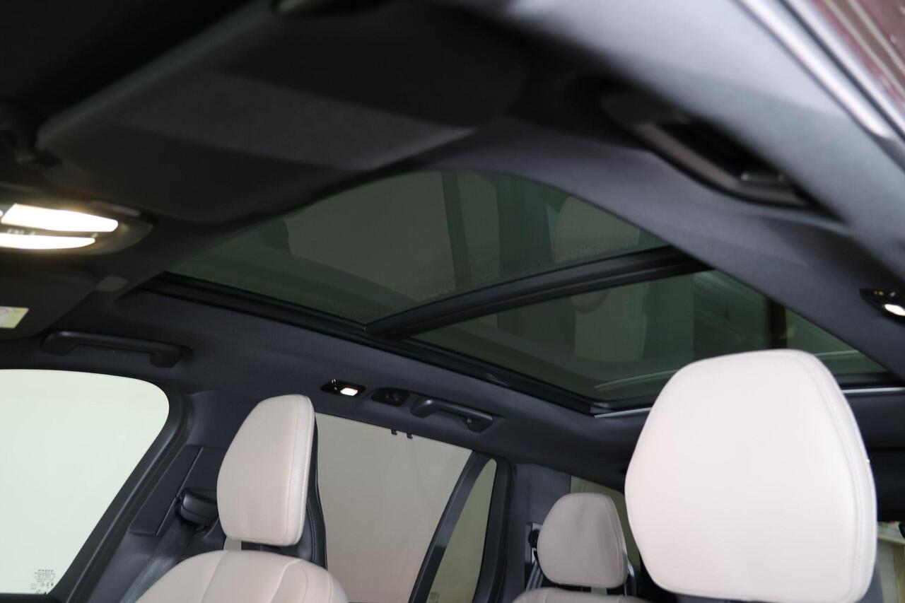 Volvo XC90 T8 Recharge AWD Ultra Bright - Luchtvering - Panorama/schuifdak - IntelliSafe Assist & Surround - 360º Camera - Bowers & Wilkins audio - Adaptieve LED koplampen - Verwarmde voorstoelen, stuur & achterbank - Parkeersensoren voor & achter - Elektr. bedienb.