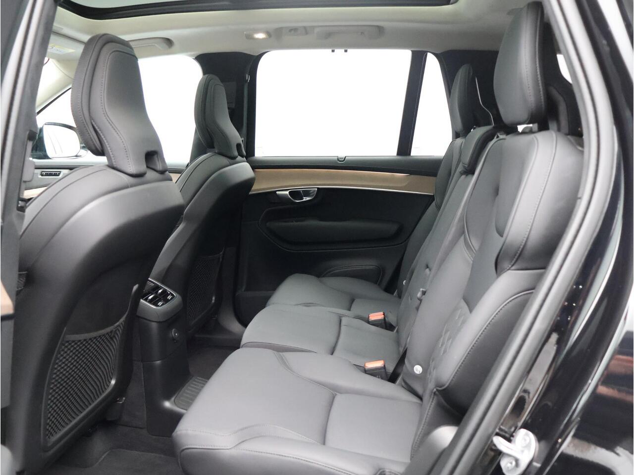 Volvo XC90 T8 Plug-in hybrid AWD Ultra Dark / Luchtvering / Head-Up Display / Pano. dak / 360 camera / Stoel-, stuur-, achterbankverwarming / Harman Kardon / Elektr. stoelverstelling / Blis