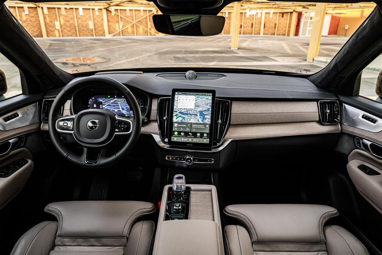 Volvo XC90 2.0 T8 Plug-in hybrid AWD Ultra Dark | Heico Body Kit | Bowers & Wilkins Premium Audio | Luchtvering | Selected Level | 360 Camera | Head-Up | Massage + ventilatie | 22 Inch Velgen | Full Options |