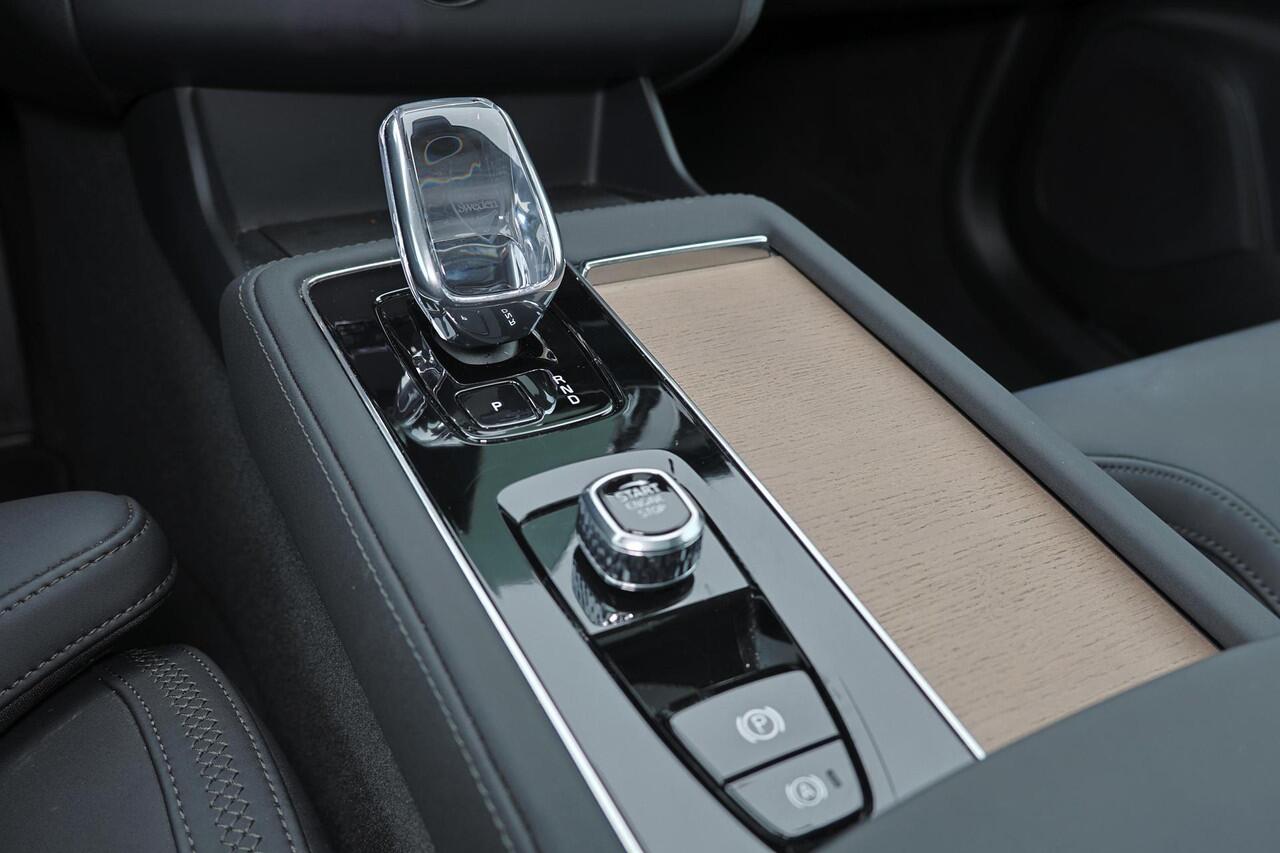 Volvo XC90 T8 Recharge AWD Plus Bright - Panorama/schuifdak - IntelliSafe Assist & Surround - 360º Camera - Harman/Kardon audio - Adaptieve LED koplampen - Vrwarmde voorstoelen, stuur & achterbank - Parkeersensoren voor & achter - Elektr. bedienb. voorstoelen met ge