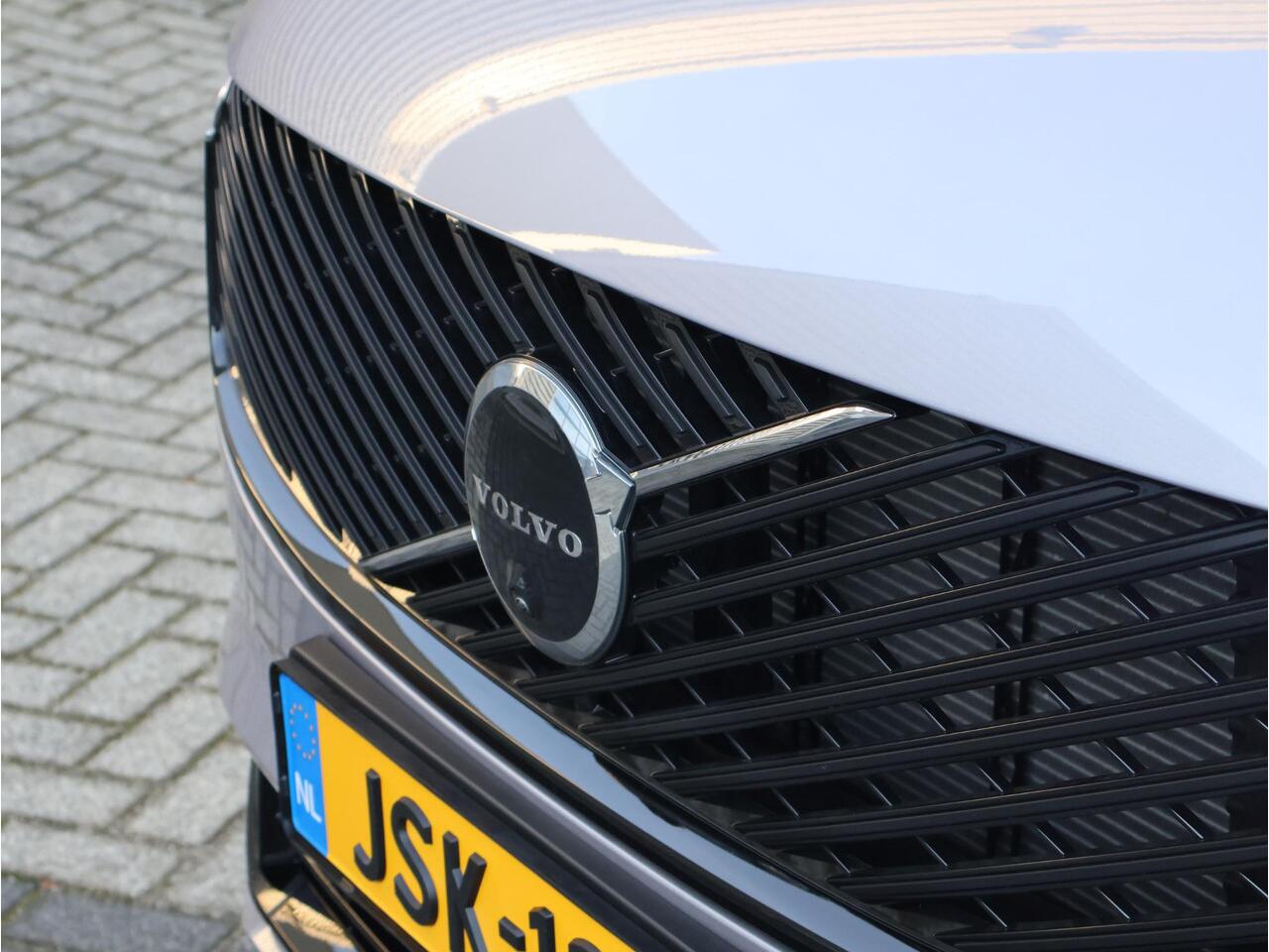 Volvo XC90 T8 Plug-in hybrid AWD Ultra Dark | Luchtvering | Gelaagd glas | Head- up display